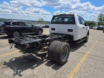 2021 Ford Super Duty F-350 Cab Chassis XL Extended Cab w/Rear Doors DRW - miniatura 4