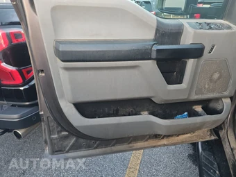 2021 Ford Super Duty F-550 Cab Chassis XL Crew Cab DRW - miniatura 9