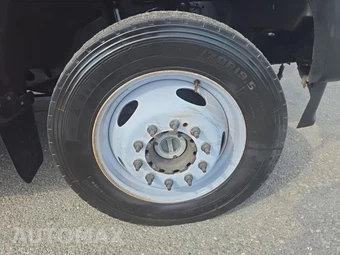 2021 Ford Super Duty F-550 Cab Chassis XL Extended Cab w/Rear Doors DRW - miniatura 9