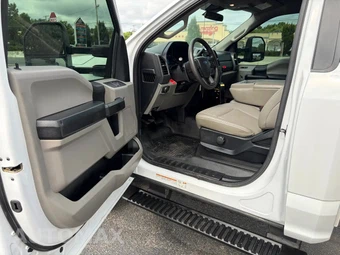 2021 Ford Super Duty F-550 Cab Chassis XL Regular Cab DRW - miniatura 31