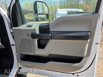 2021 Ford Super Duty F-550 Cab Chassis XL Regular Cab DRW - miniatura 17
