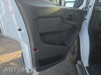 2021 Ford Transit 250 Cargo Van Low Roof 130.0" WB - miniatura 9