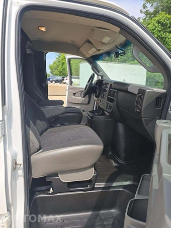 2021 GMC Savana 2500 Cargo Van 1WT 135.2" WB - miniatura 15