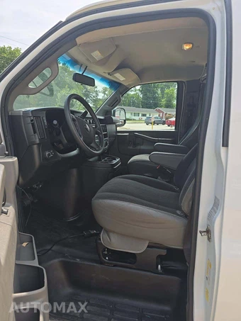 2021 GMC Savana 2500 Cargo Van 1WT 135.2" WB - miniatura 3
