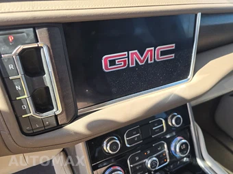 2021 GMC Yukon Denali 5SA - miniatura 11