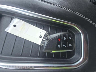 2021 GMC Yukon Denali 5SA - miniatura 5