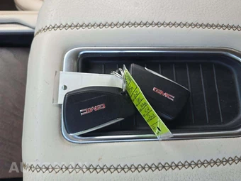 2021 GMC Yukon Denali 5SA - miniatura 5