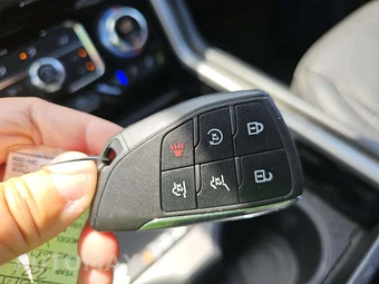 2021 GMC Yukon Denali 5SA - miniatura 5