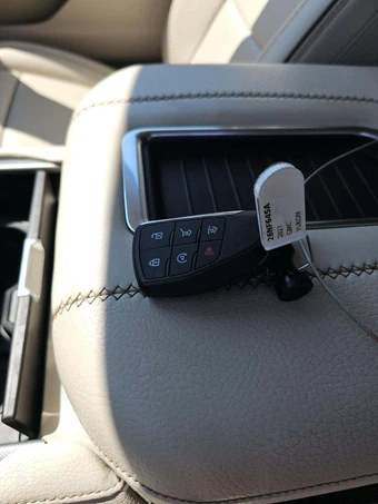 2021 GMC Yukon Denali 5SA - miniatura 8