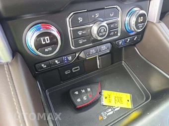 2021 GMC Yukon SLT 4SA - miniatura 8