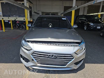 2021 Hyundai Accent SE - miniatura 2