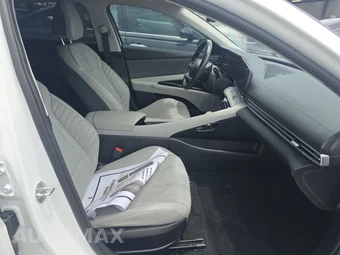 2021 Hyundai Elantra Limited - miniatura 8