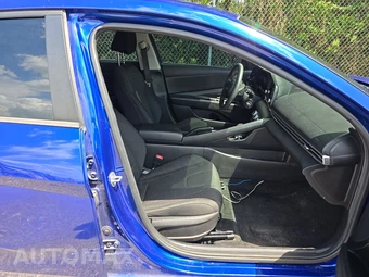 2021 Hyundai Elantra SE – miniatura 8