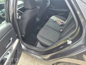 2021 Hyundai Elantra SE - miniatura 10