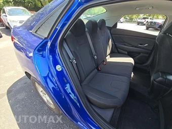 2021 Hyundai Elantra SE - miniatura 16