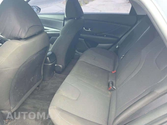 2021 Hyundai Elantra SE - miniatura 13