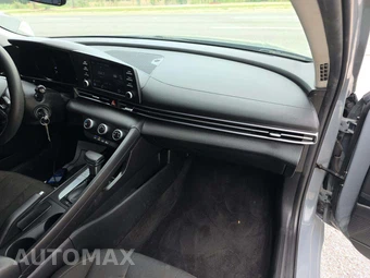 2021 Hyundai Elantra SE - miniatura 19
