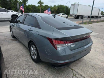 2021 Hyundai Elantra SE - miniatura 2