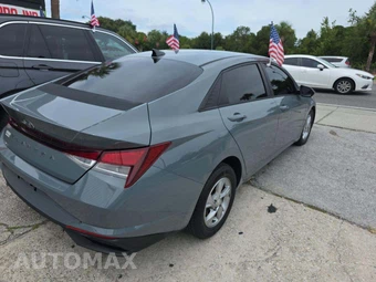 2021 Hyundai Elantra SE - miniatura 3