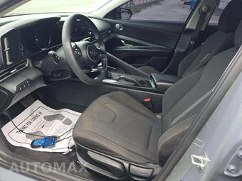 2021 Hyundai Elantra SE - miniatura 6