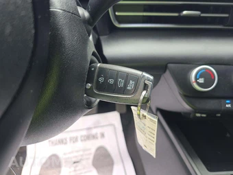 2021 Hyundai Elantra SE - miniatura 8