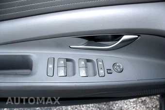 2021 Hyundai Elantra SE - miniatura 16