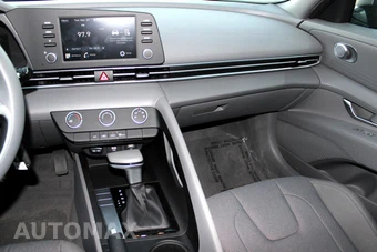 2021 Hyundai Elantra SE - miniatura 20