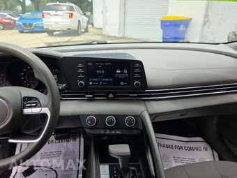 2021 Hyundai Elantra SE - miniatura 10