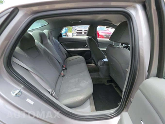 2021 Hyundai Elantra SE - miniatura 16
