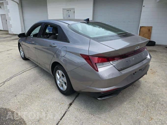 2021 Hyundai Elantra SE - miniatura 2