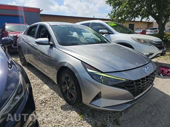 2021 Hyundai Elantra SEL – miniatura 4