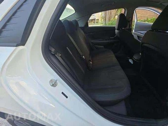 2021 Hyundai Elantra SEL – miniatura 16