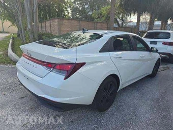 2021 Hyundai Elantra SEL – miniatura 3