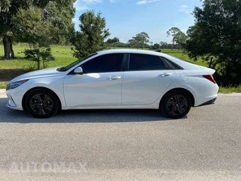 2021 Hyundai Elantra SEL - miniatura 10