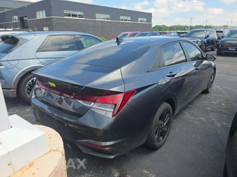 2021 Hyundai Elantra SEL - miniatura 3