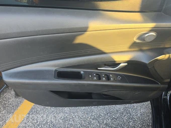 2021 Hyundai Elantra SEL – miniatura 9