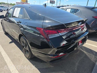 2021 Hyundai Elantra SEL - miniatura 2
