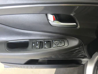 2021 Hyundai Santa Fe SE – miniatura 9