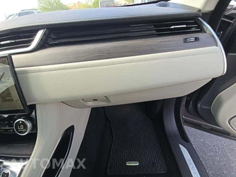 2021 Jaguar F-PACE S – miniatura 16