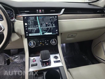 2021 Jaguar F-PACE S – miniatura 11