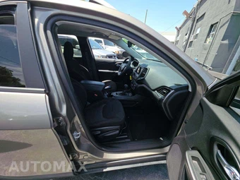 2021 Jeep Cherokee Latitude - miniatura 18