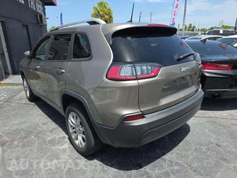 2021 Jeep Cherokee Latitude - miniatura 2