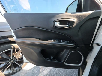 2021 Jeep Compass Latitude - miniatura 9