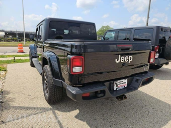 2021 Jeep Gladiator Overland Crew Cab Medium Bed - miniatura 2