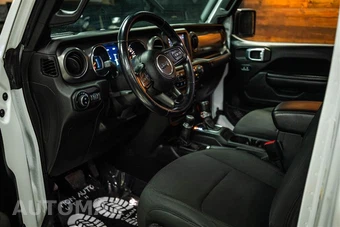 2021 Jeep Gladiator Willys Crew Cab Medium Bed - miniatura 8