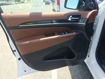 2021 Jeep Grand Cherokee Overland - miniatura 9