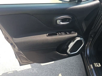 2021 Jeep Renegade Latitude - miniatura 9