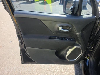 2021 Jeep Renegade Latitude - miniatura 9