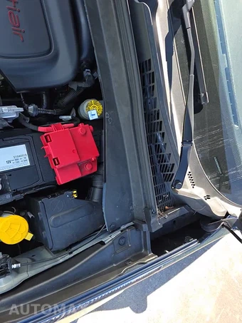 2021 Jeep Renegade Latitude - miniatura 25
