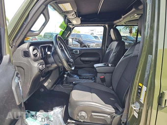 2021 Jeep Wrangler Unlimited Freedom Edition - miniatura 3